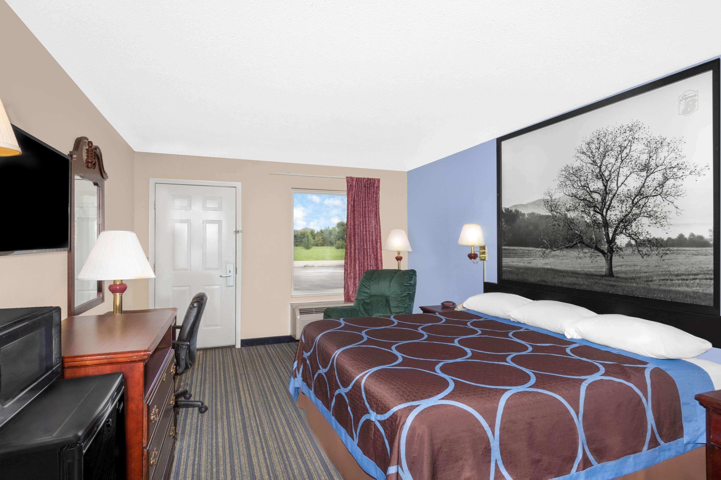 Super 8 By Wyndham Hotel 2*