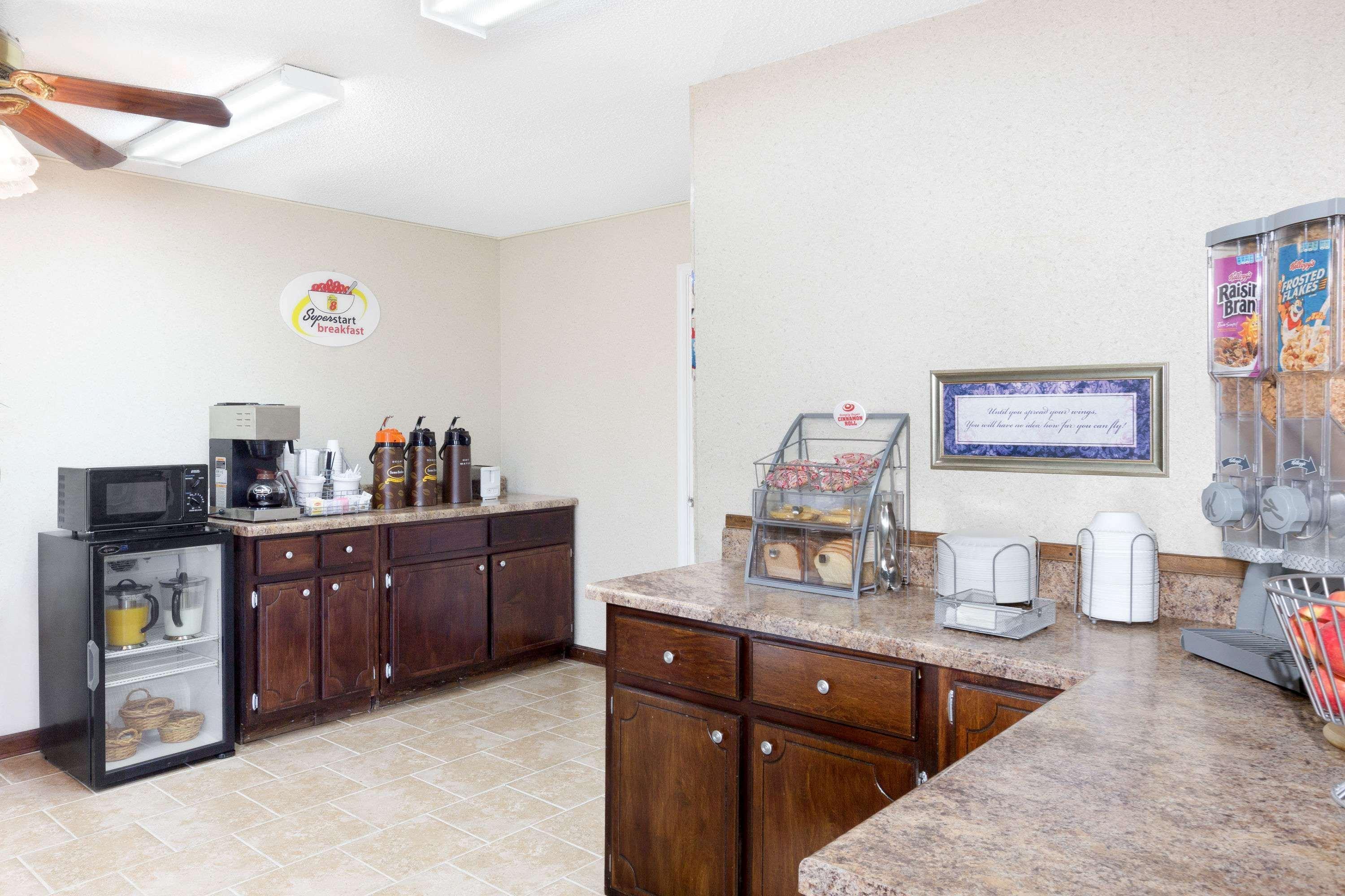 Super 8 By Wyndham Hotel