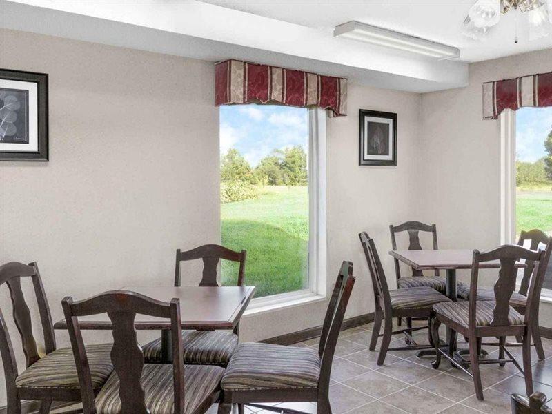 Super 8 By Wyndham Hotel