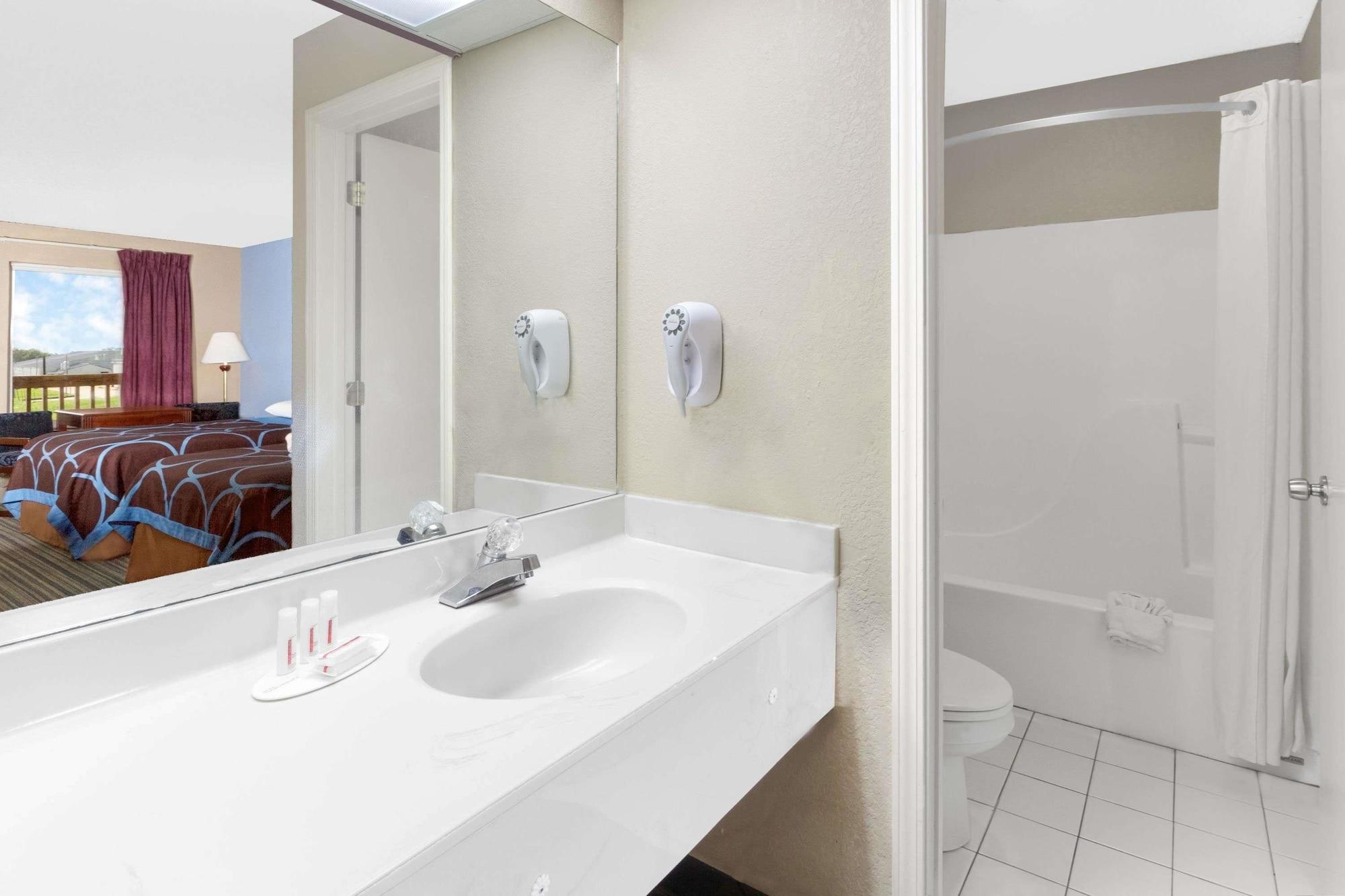 Super 8 By Wyndham Hotel