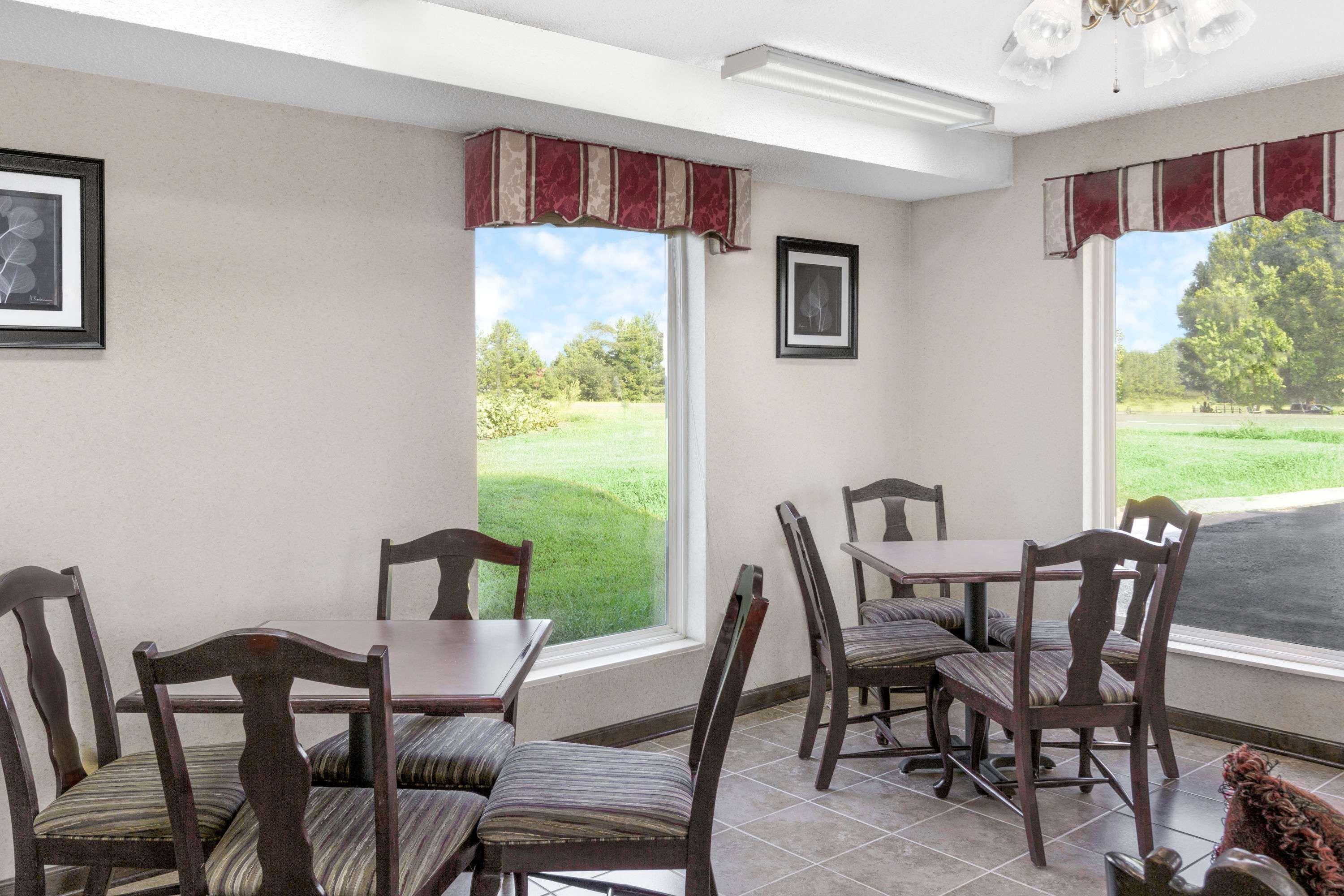 Super 8 By Wyndham Whiteville