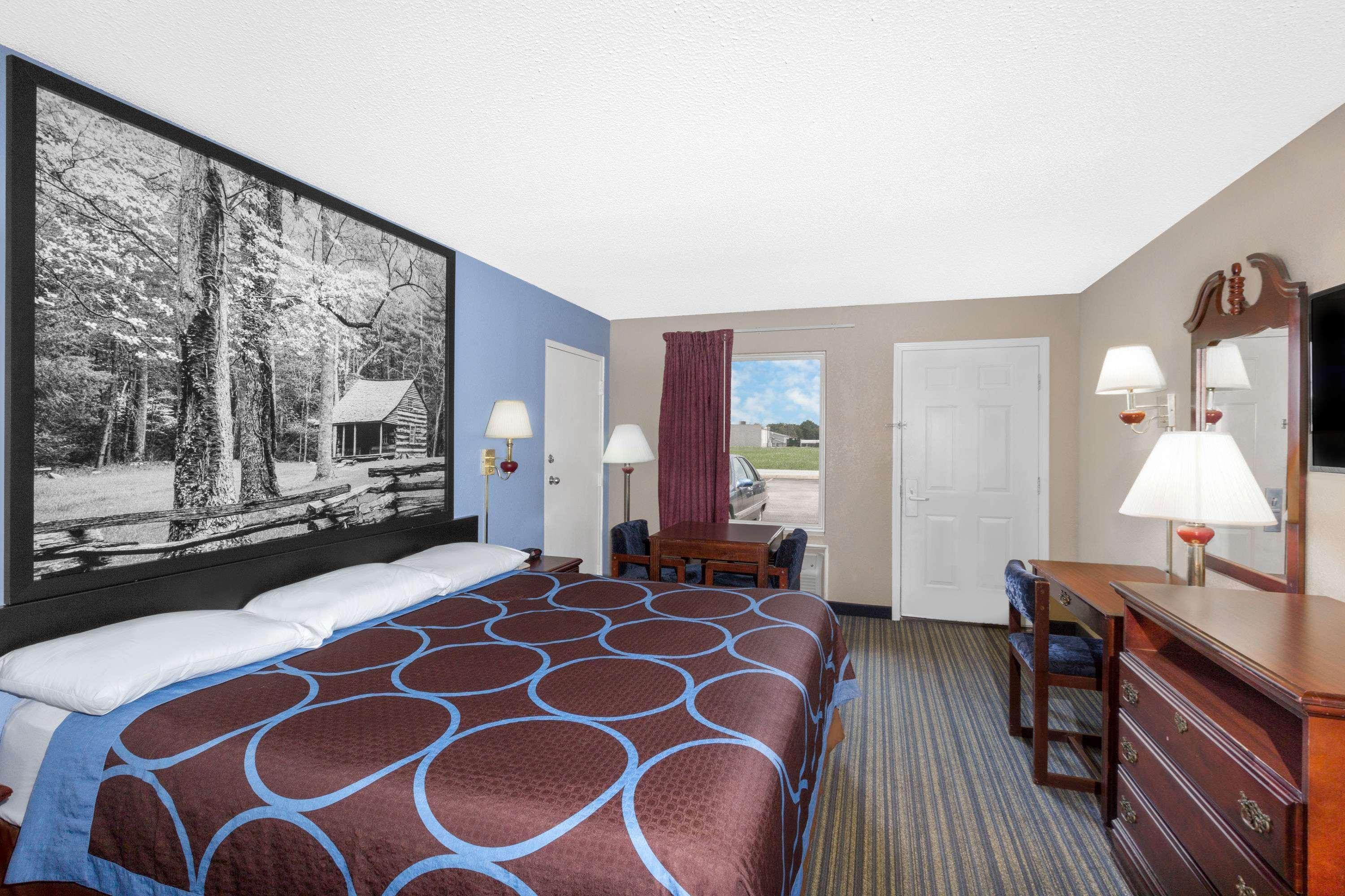 Super 8 By Wyndham Hotel 2*
