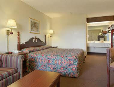Super 8 By Wyndham Hotel 2*