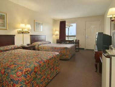 Super 8 By Wyndham Whiteville